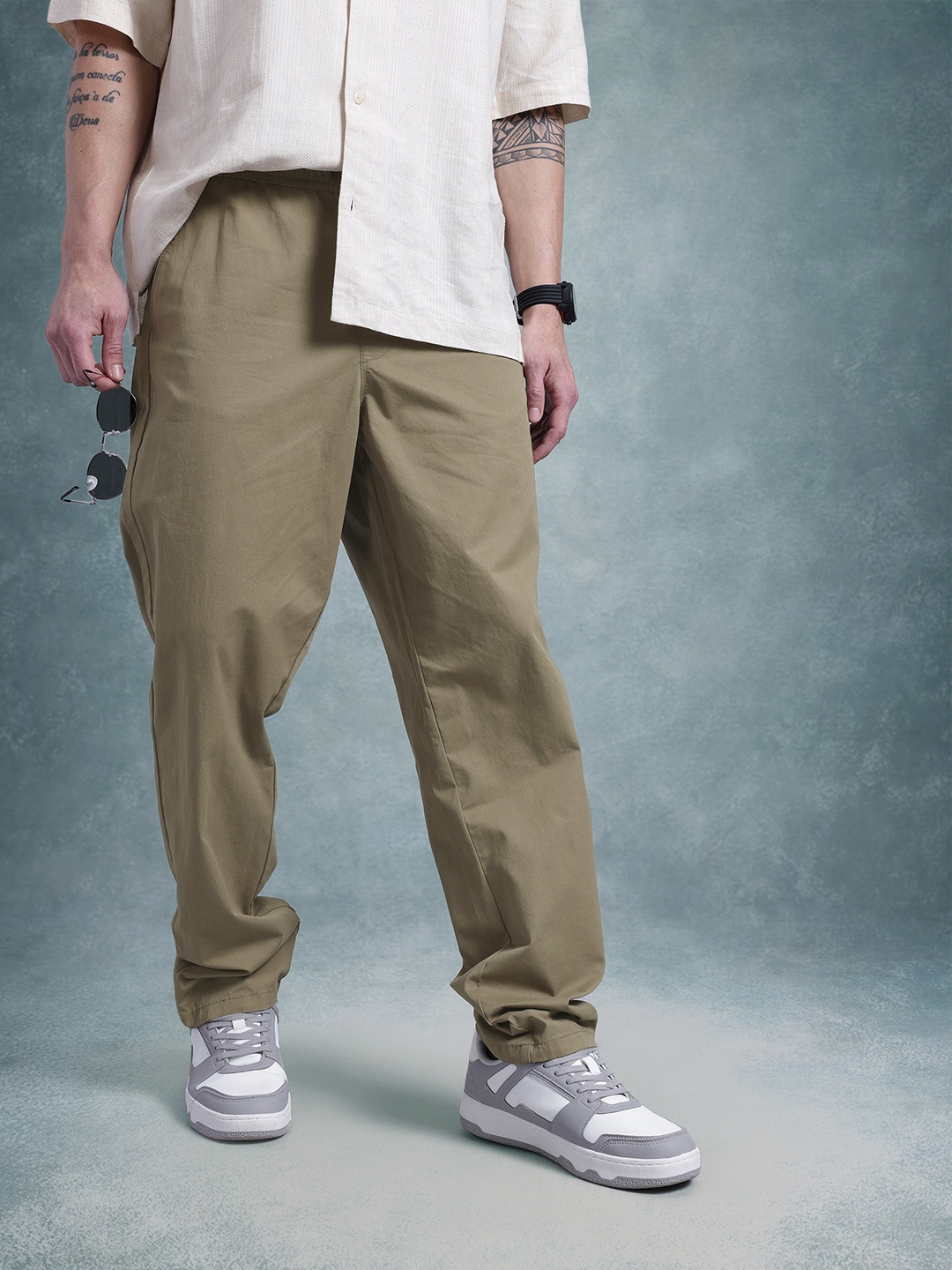 

The Roadster Life Co. Men Relaxed Fit Trousers, Olive