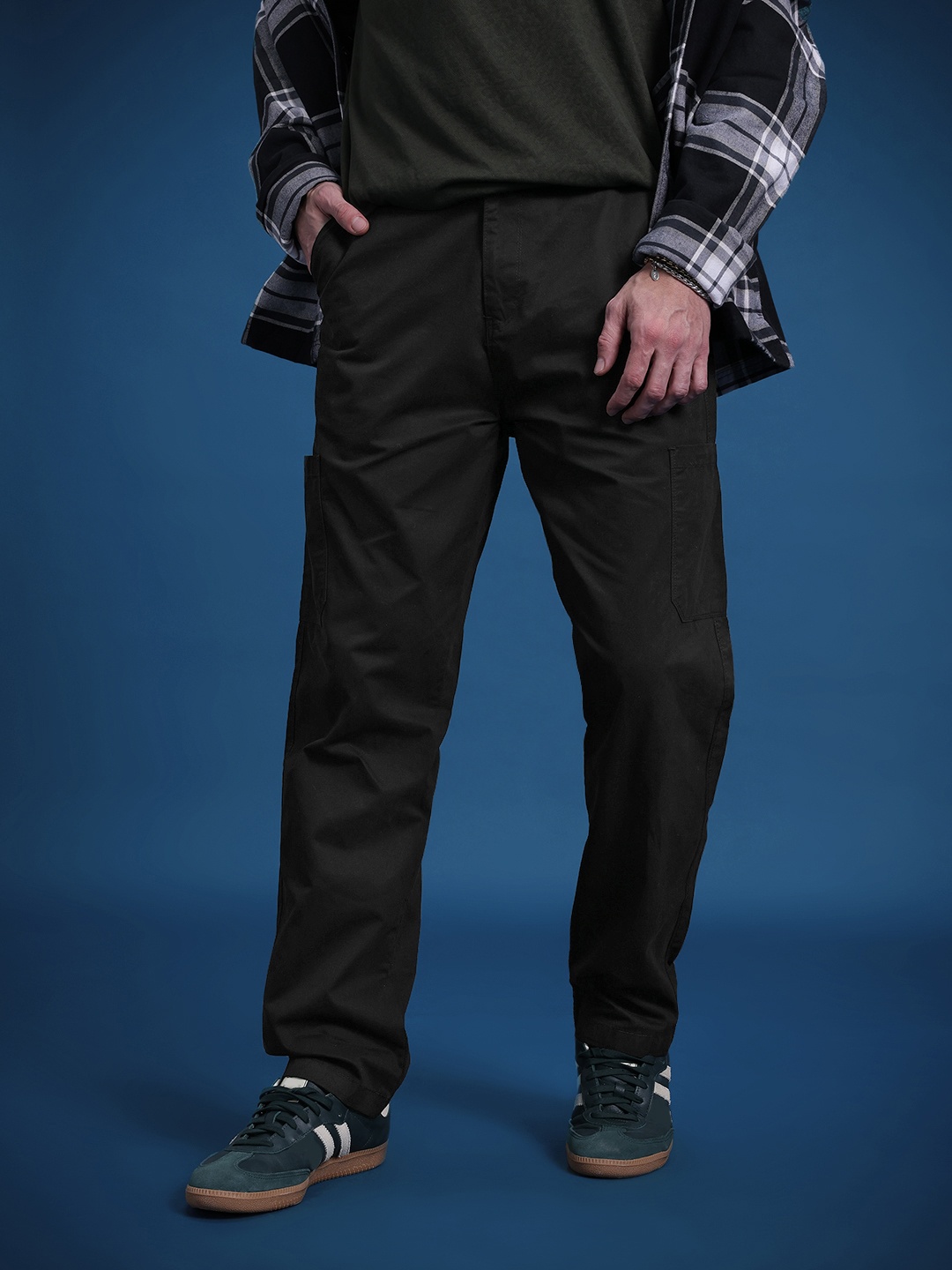 

The Roadster Lifestyle Co. Men Straight Fit Cargo Style Trousers, Black