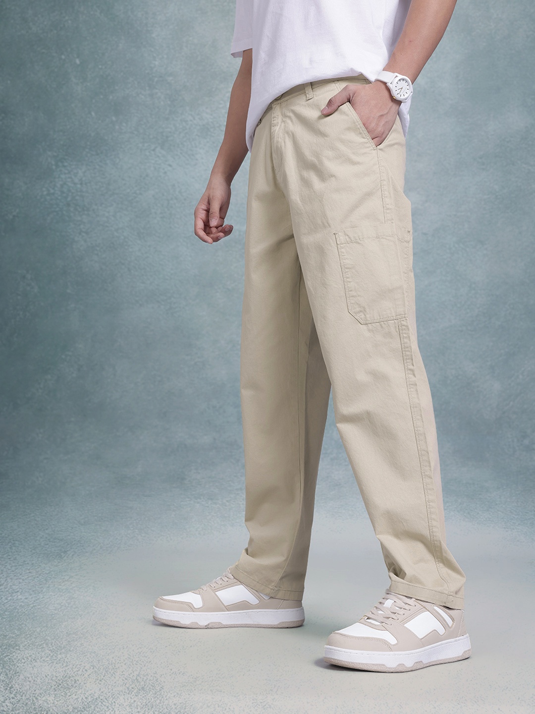 

The Roadster Life Co. Men Straight Fit Pure Cotton Cargos, Beige
