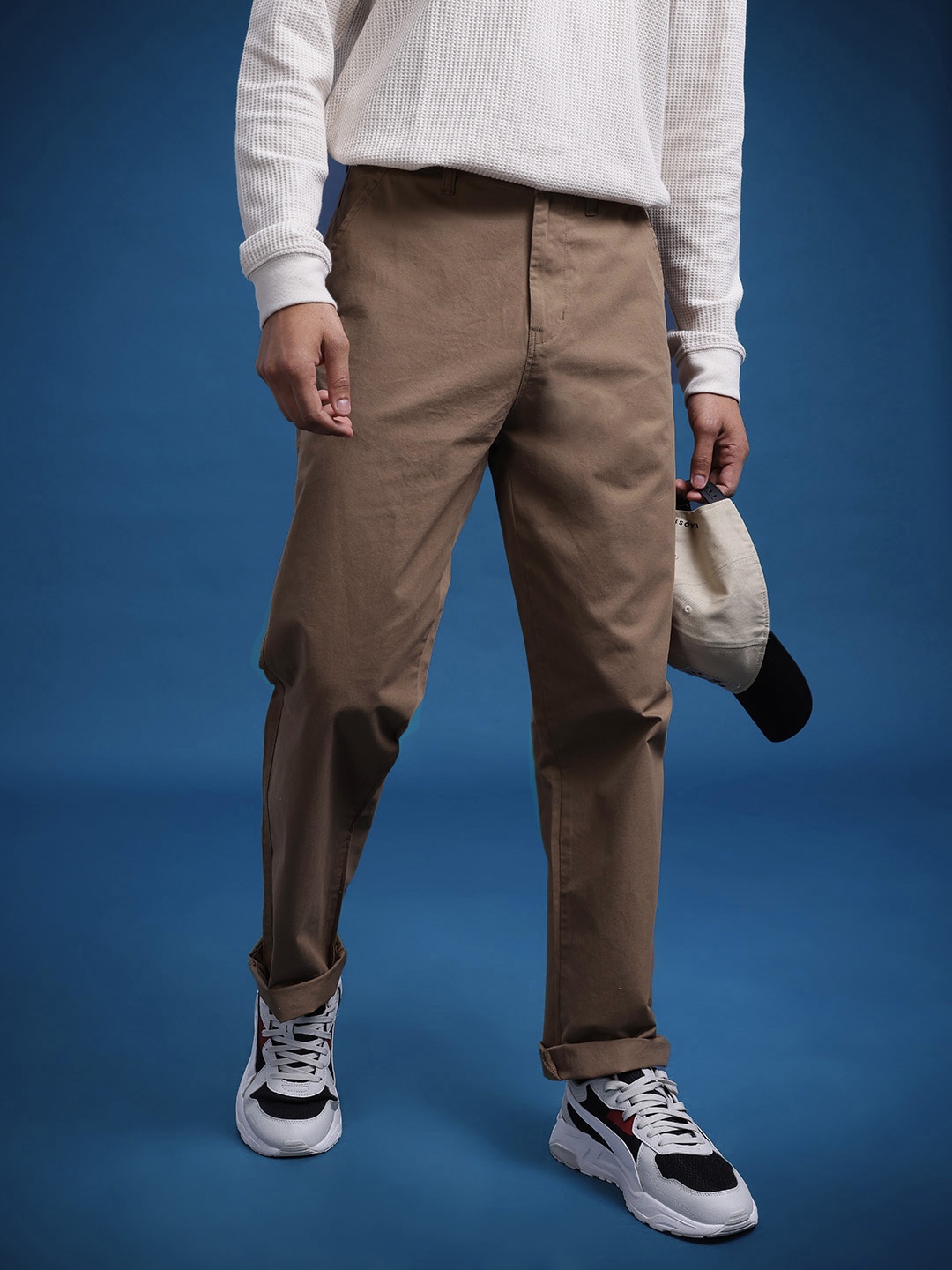 

The Roadster Life Co. Men Straight Fit Pure Cotton Chinos, Tan