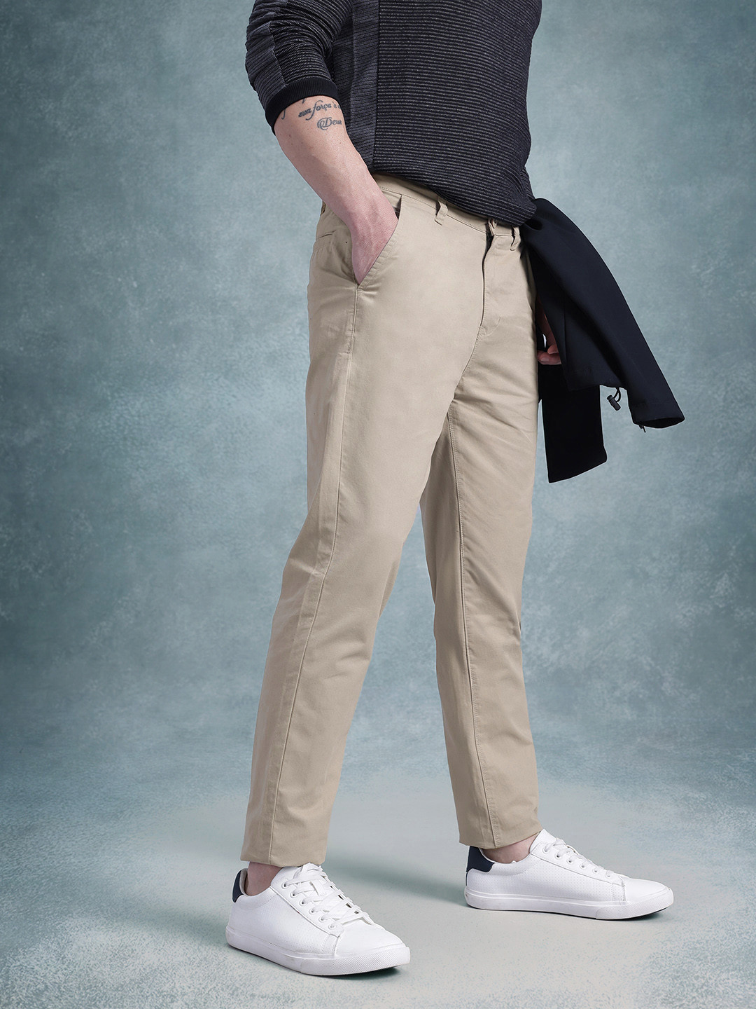 

The Roadster Life Co. Men Pure Cotton Chinos, Beige