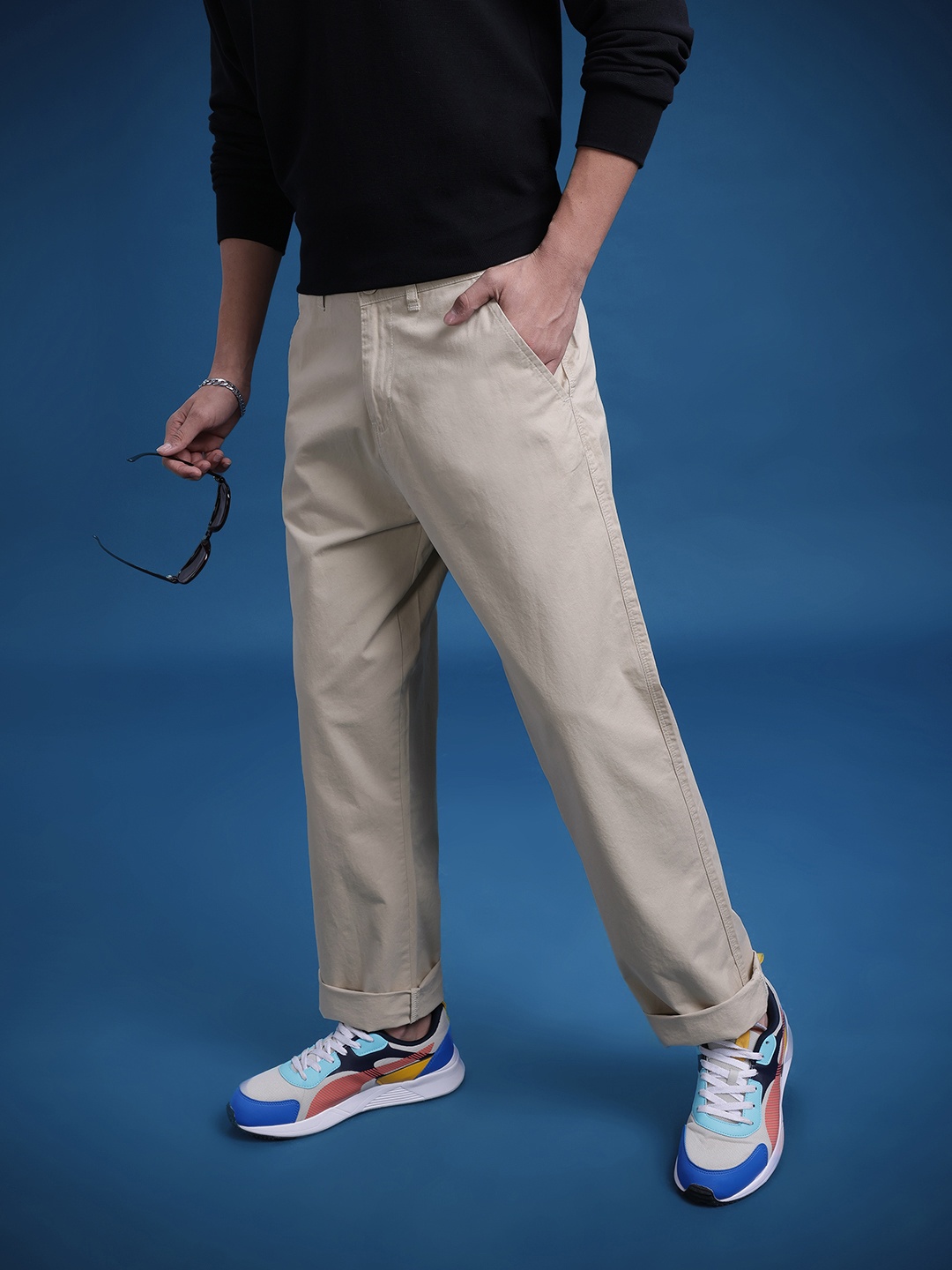 

The Roadster Life Co. Men Straight Fit Pure Cotton Chinos, Beige