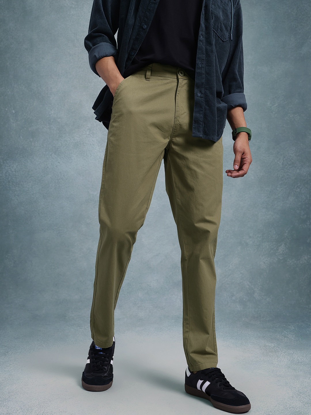 

The Roadster Life Co. Men Regular Fit Pure Cotton Chinos, Olive