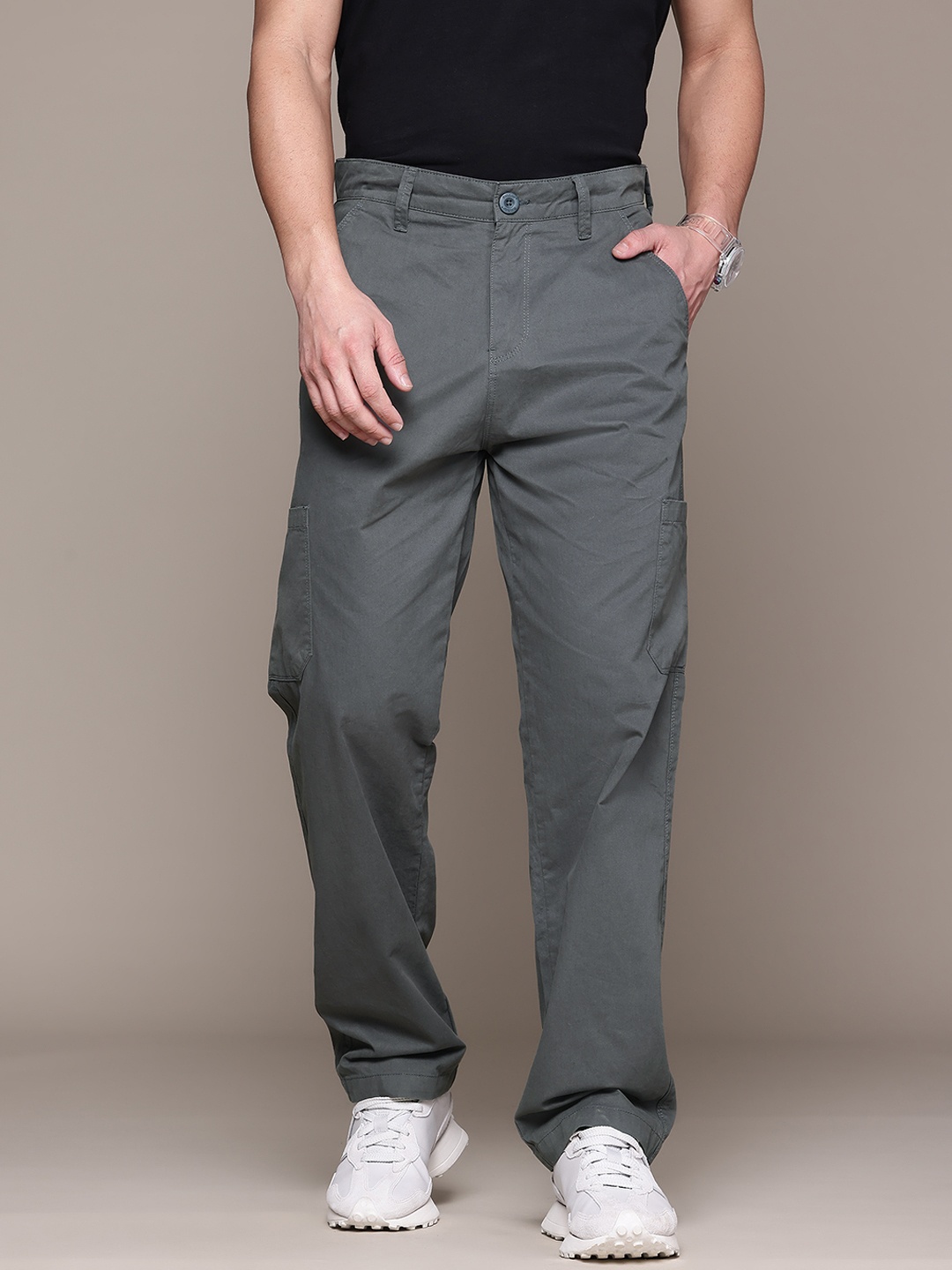 

The Roadster Lifestyle Co. Men Straight Fit Cargos, Charcoal