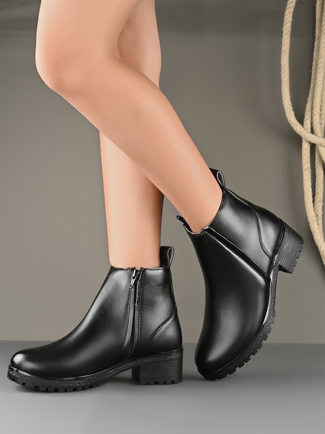

Layasa Women Mid-Top Block Heel Chelsea Boots, Black