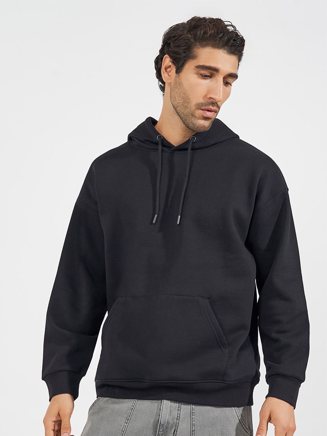 

Styli Men Solid Relaxed Fit Hooded Pullover Sweatshirt, Black