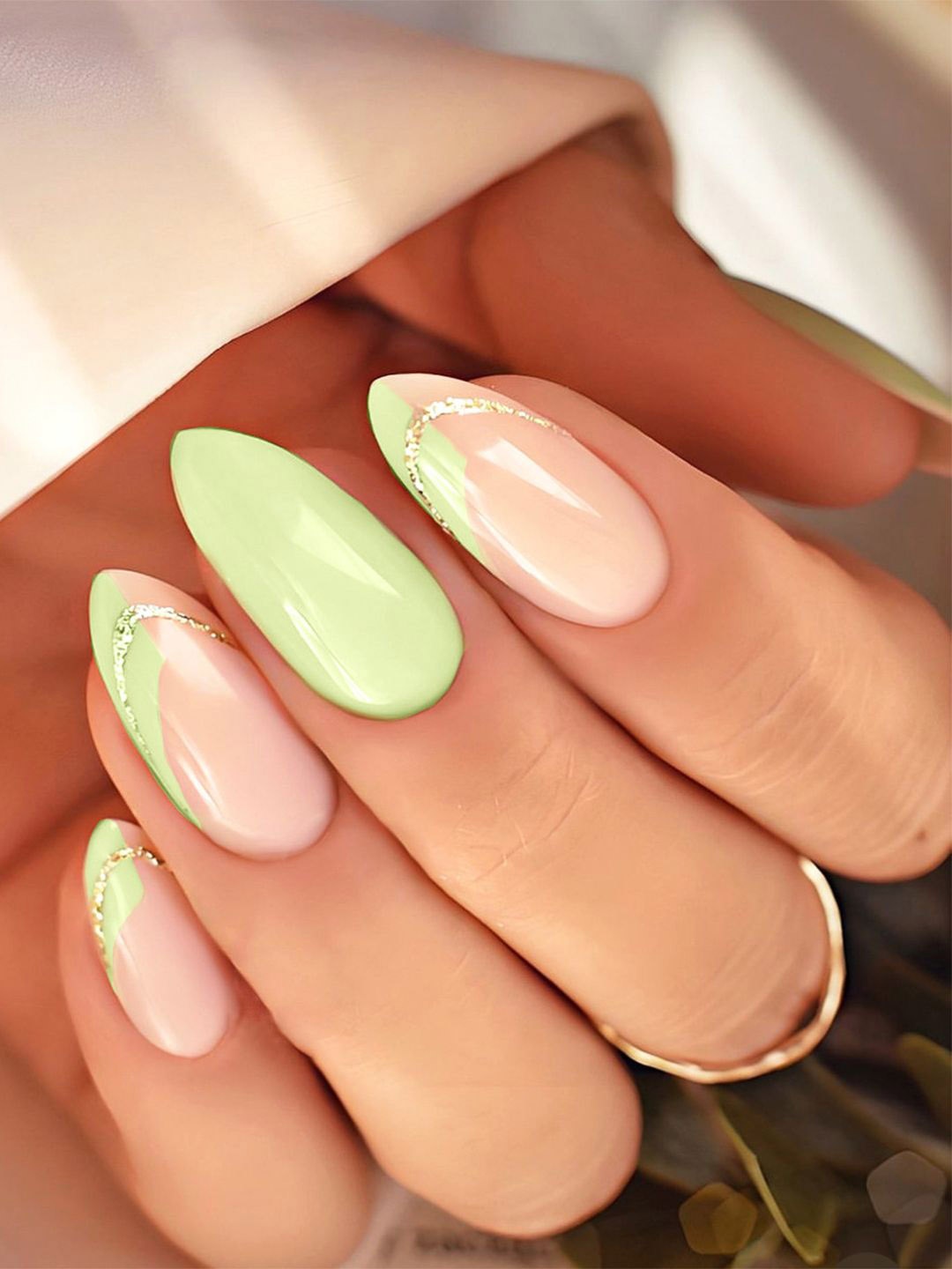 

Secret Lives Glossy Reusable Almond Shape With Glitter Nail Art- 24 Pcs, Green