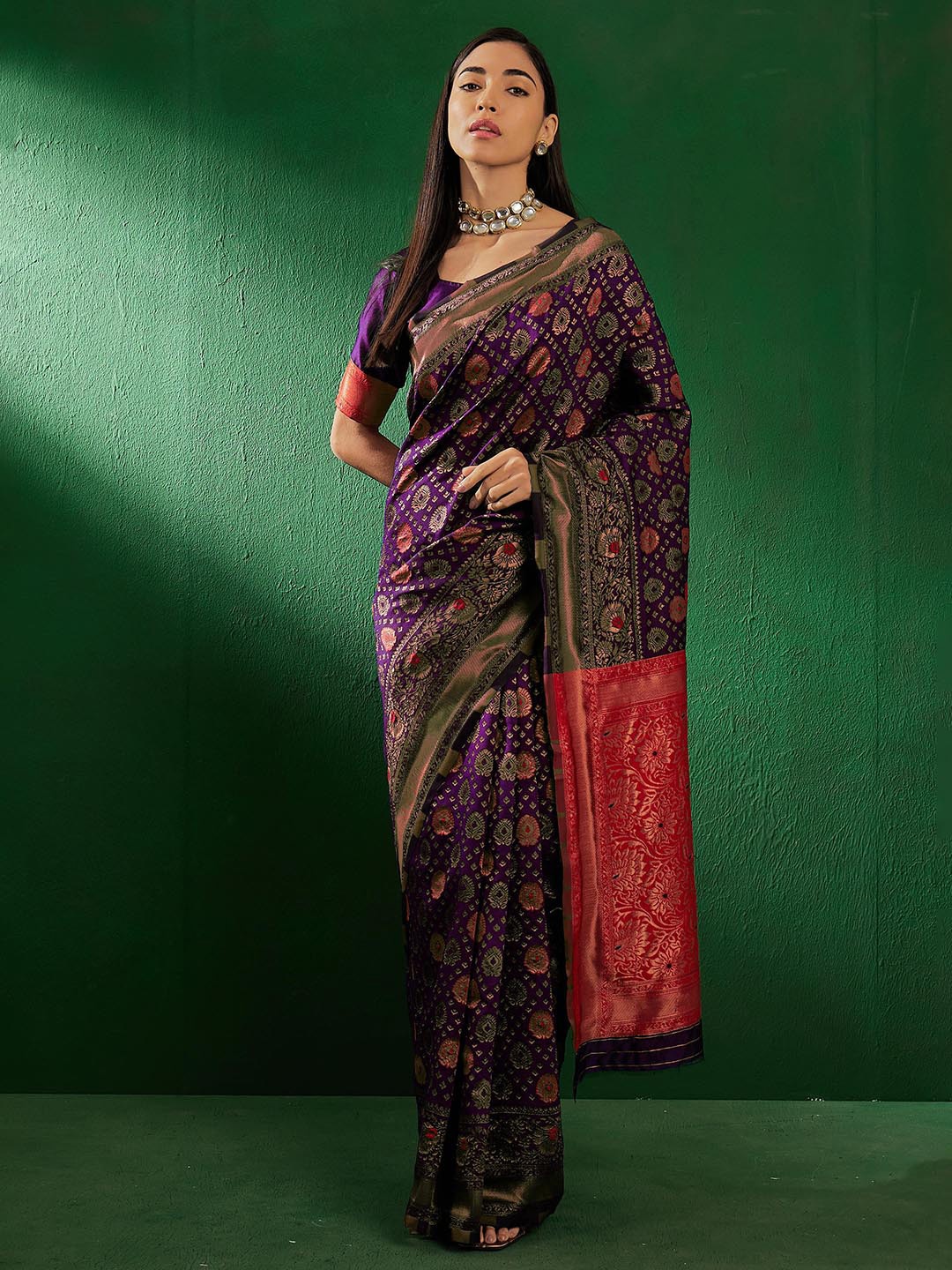 

DIVASTRI Ethnic Motifs Woven Design Zari Banarasi Saree, Purple