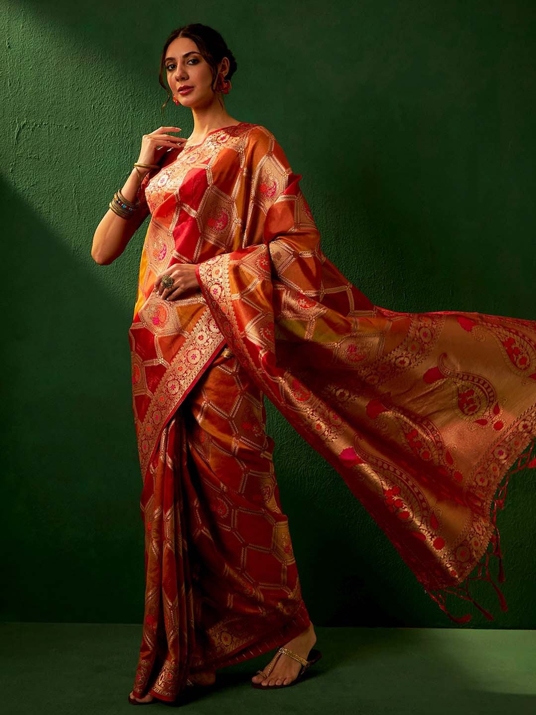 

DIVASTRI Woven Design Designer Banarasi Saree, Red