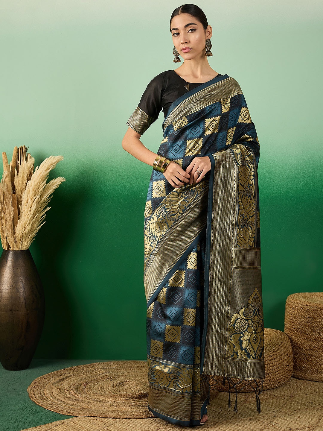 

DIVASTRI Woven Design Zari Designer Banarasi Saree, Black