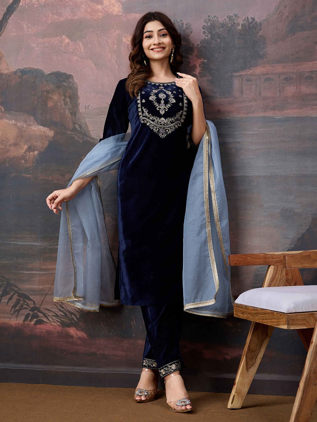 

House of Pataudi Women Embroidered Straight Kurta Sets, Navy blue