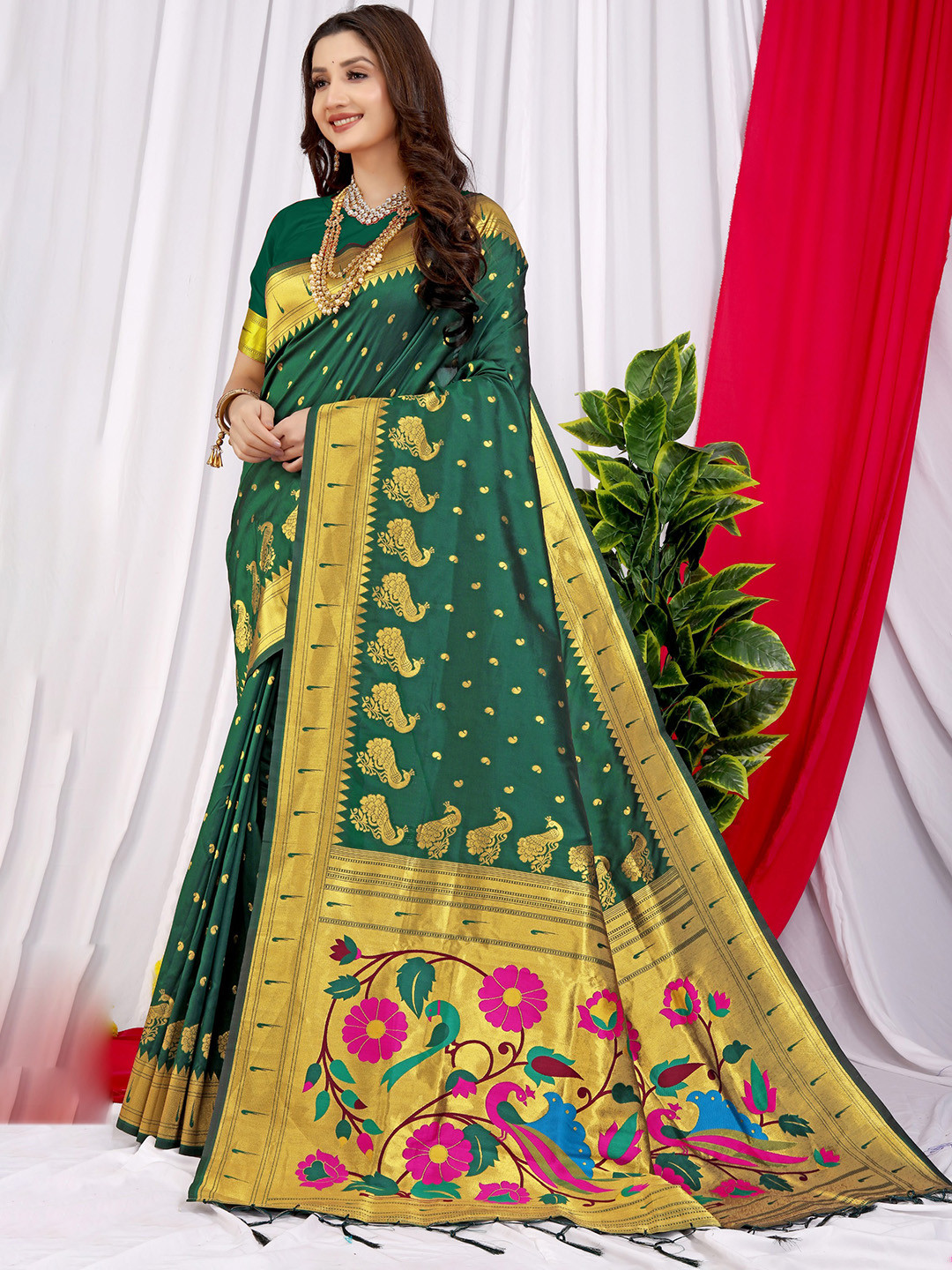 

Royal Rajgharana Saree Woven Design Zari Pure Silk Heavy Work Paithani Sarees, Green
