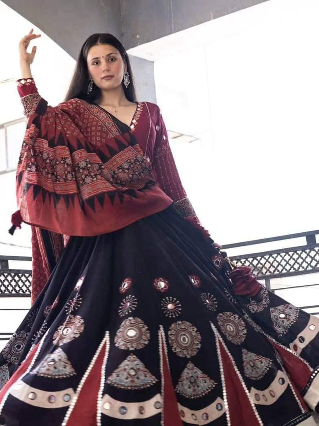 

MAHALASA Women Printed Mirror Work Ready to Wear Lehenga & Unstitched Blouse With Dupatta, Black