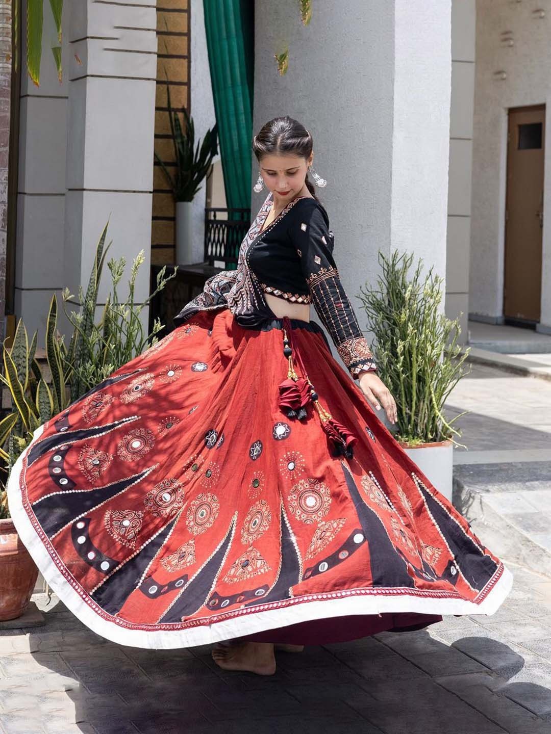 

MAHALASA Printed Mirror Work Ready to Wear Lehenga & Unstitched Blouse With Dupatta, Maroon