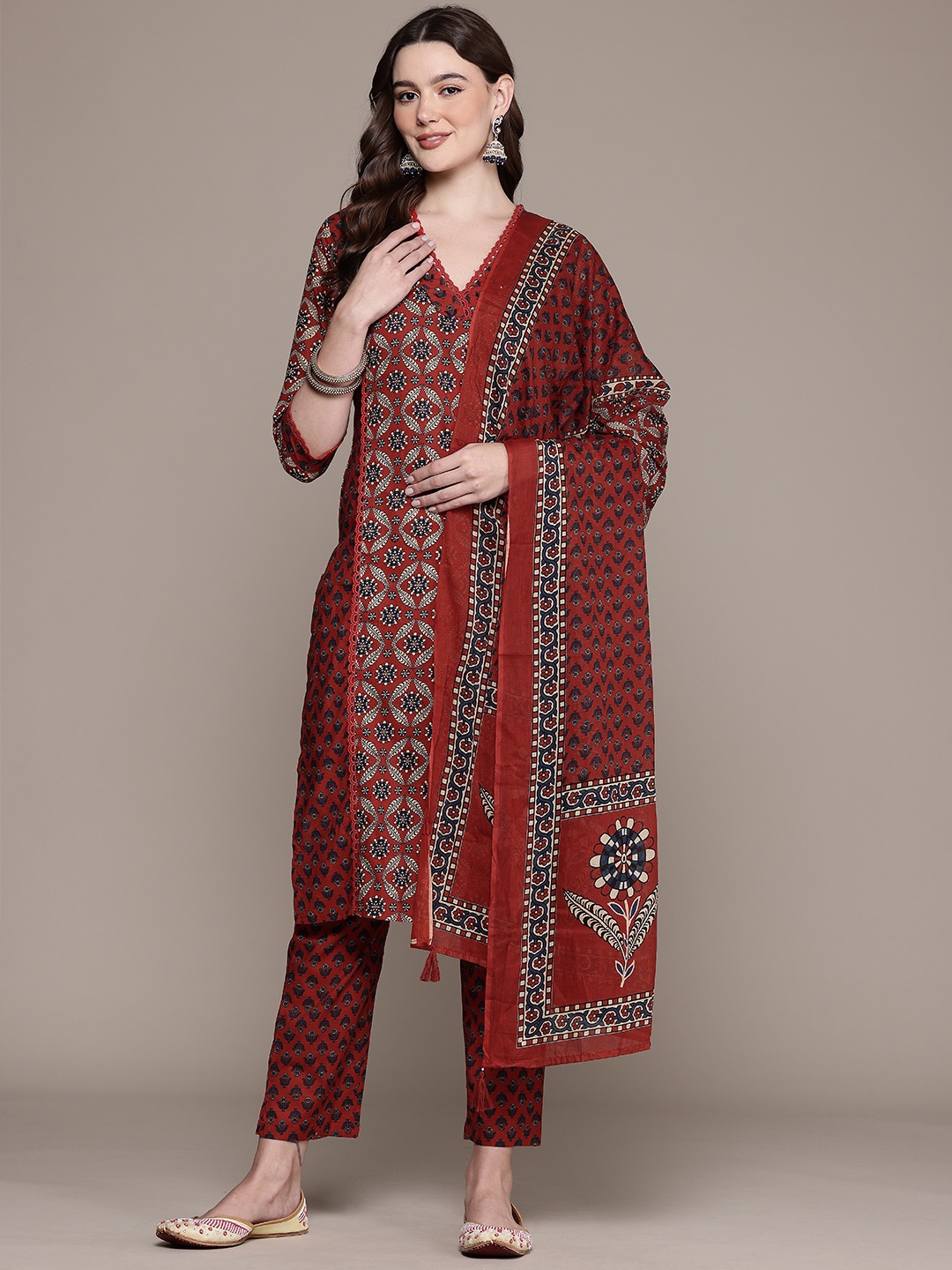 

Readiprint Fashions Ethnic Motifs Printed Panelled Sequinned Pure Cotton Kurta Set, Maroon