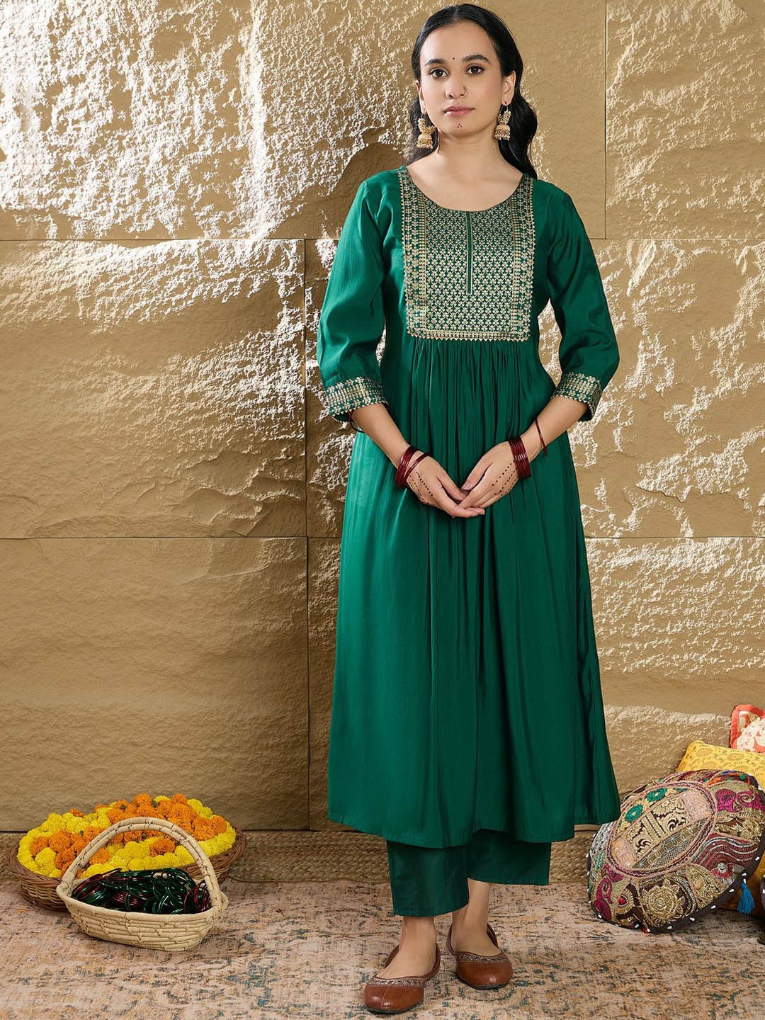 

Indo Era Women Yoke Design Chanderi Silk Kurta, Green