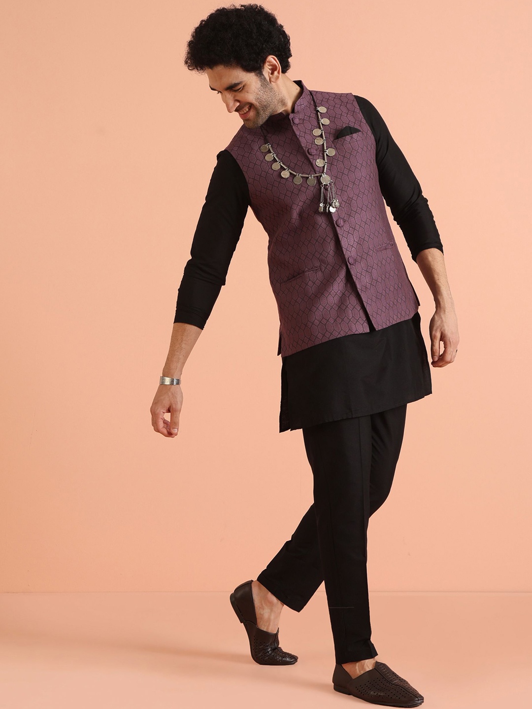 

KISAH Ethnic Motifs Woven Design Mandarin Collar Kurta & Trousers With Nehru Jacket, Mauve