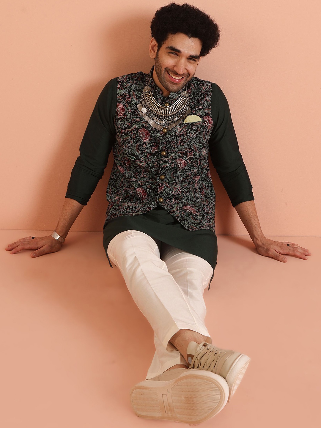 

KISAH Mandarin Collar Straight Kurta & Trouser With Nehru Jacket Set, Black