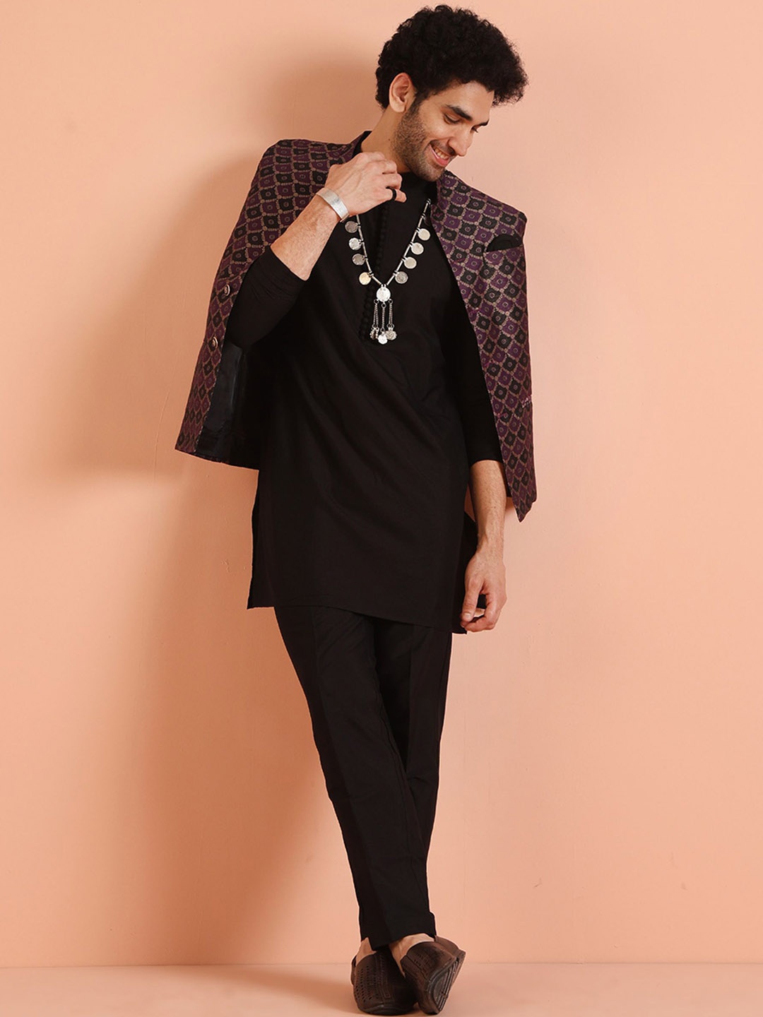 

KISAH Ethnic Motifs Woven Design Mandarin Collar Kurta & Trousers With Nehru Jacket, Purple