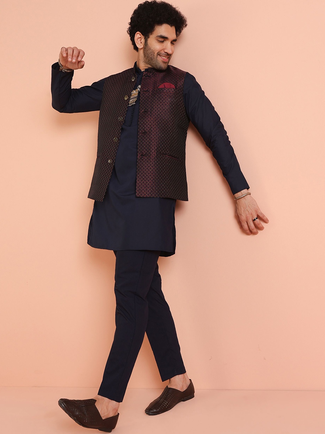 

KISAH Mandarin Collar Straight Kurta & Trouser With Nehru Jacket, Purple