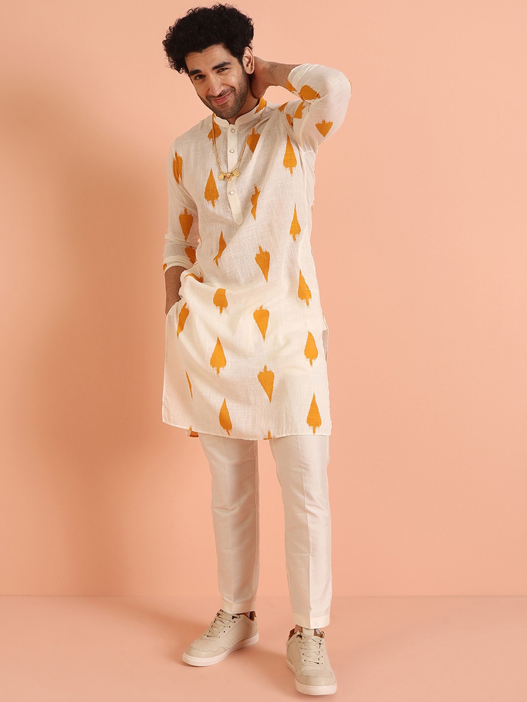 

KISAH Men Printed Regular Kurta with Trousers Set, Cream