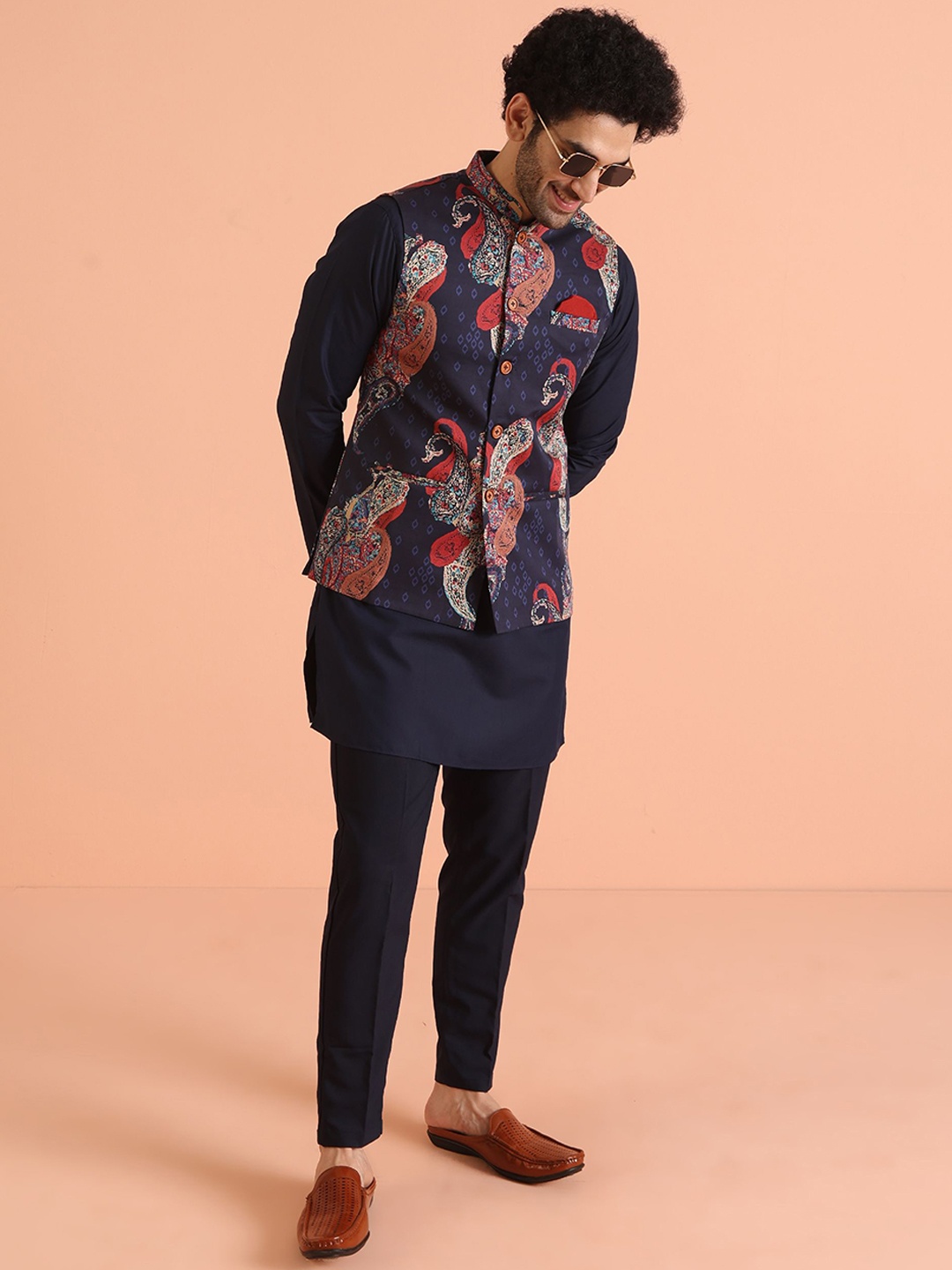 

KISAH Mandarin Collar Straight Kurta & Trouser With Nehru Jacket, Navy blue