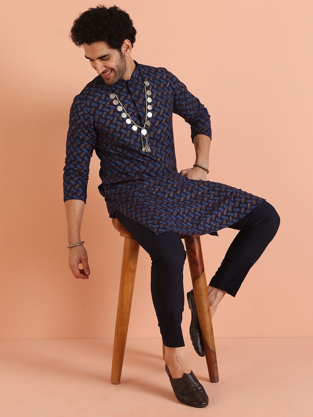 

KISAH Men Printed Regular Kurta with Trousers Set, Navy blue