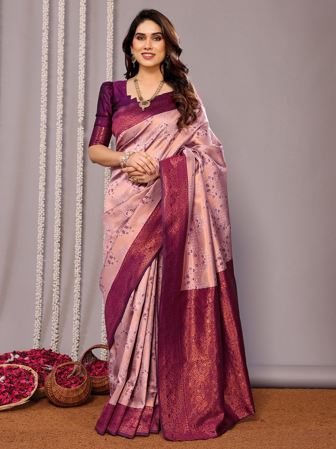 

QENY Woven Design Zari Banarasi Saree, Pink