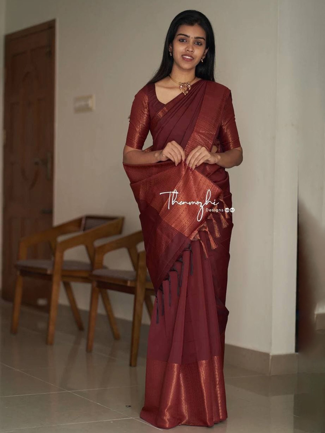 

QENY Zari Art Silk Banarasi Saree, Maroon