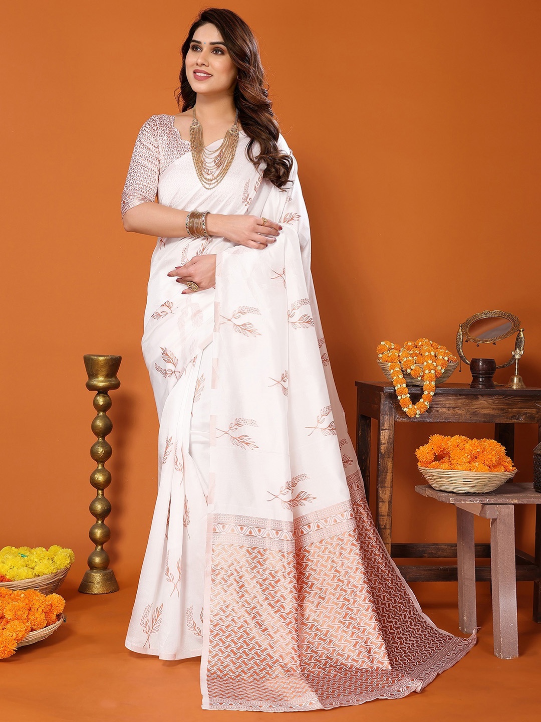 

QENY Woven Design Zari Banarasi Saree, White
