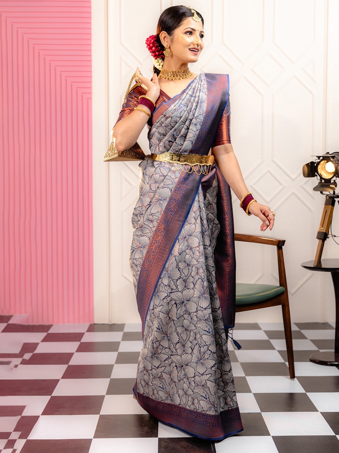 

QENY Woven Design Zari Banarasi Saree, Grey