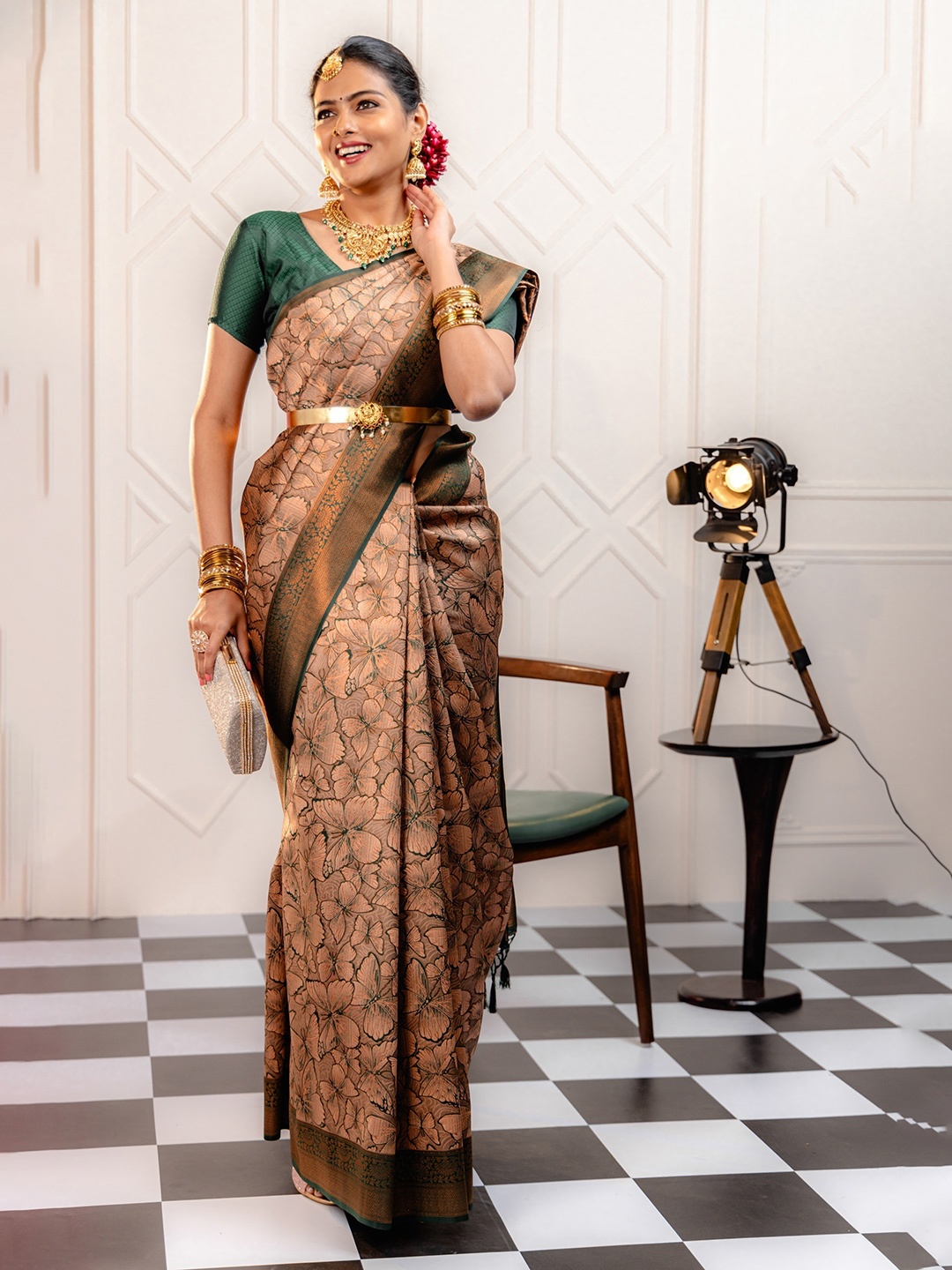

QENY Woven Design Zari Banarasi Saree, Beige