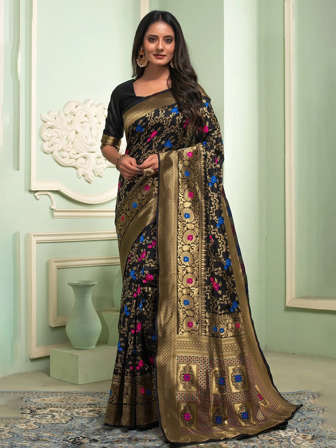 

QENY Woven Design Zari Banarasi Saree, Black