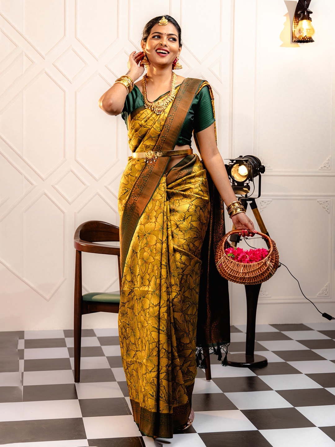 

QENY Ethnic Motifs Zari Banarasi Saree, Yellow