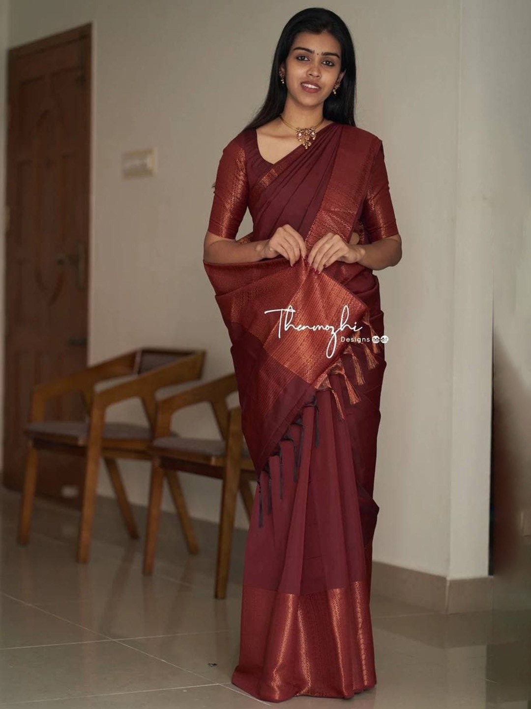 

QENY Zari Art Silk Banarasi Saree, Maroon