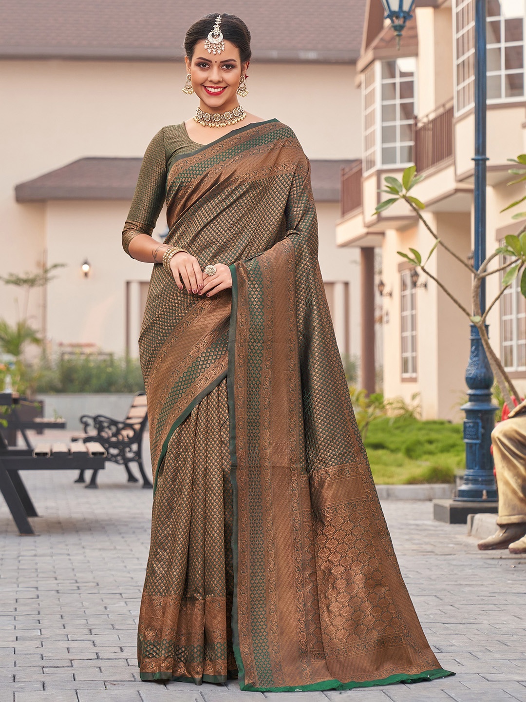 

QENY Ethnic Motifs Zari Banarasi Saree, Green