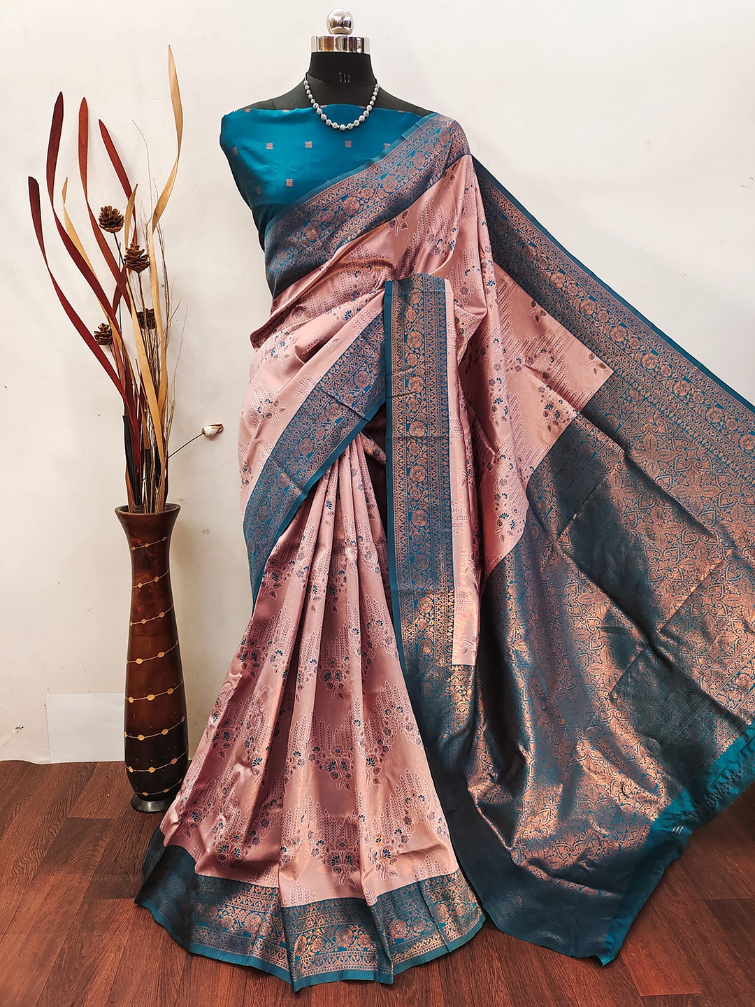 

QENY Woven Design Zari Banarasi Saree, Copper