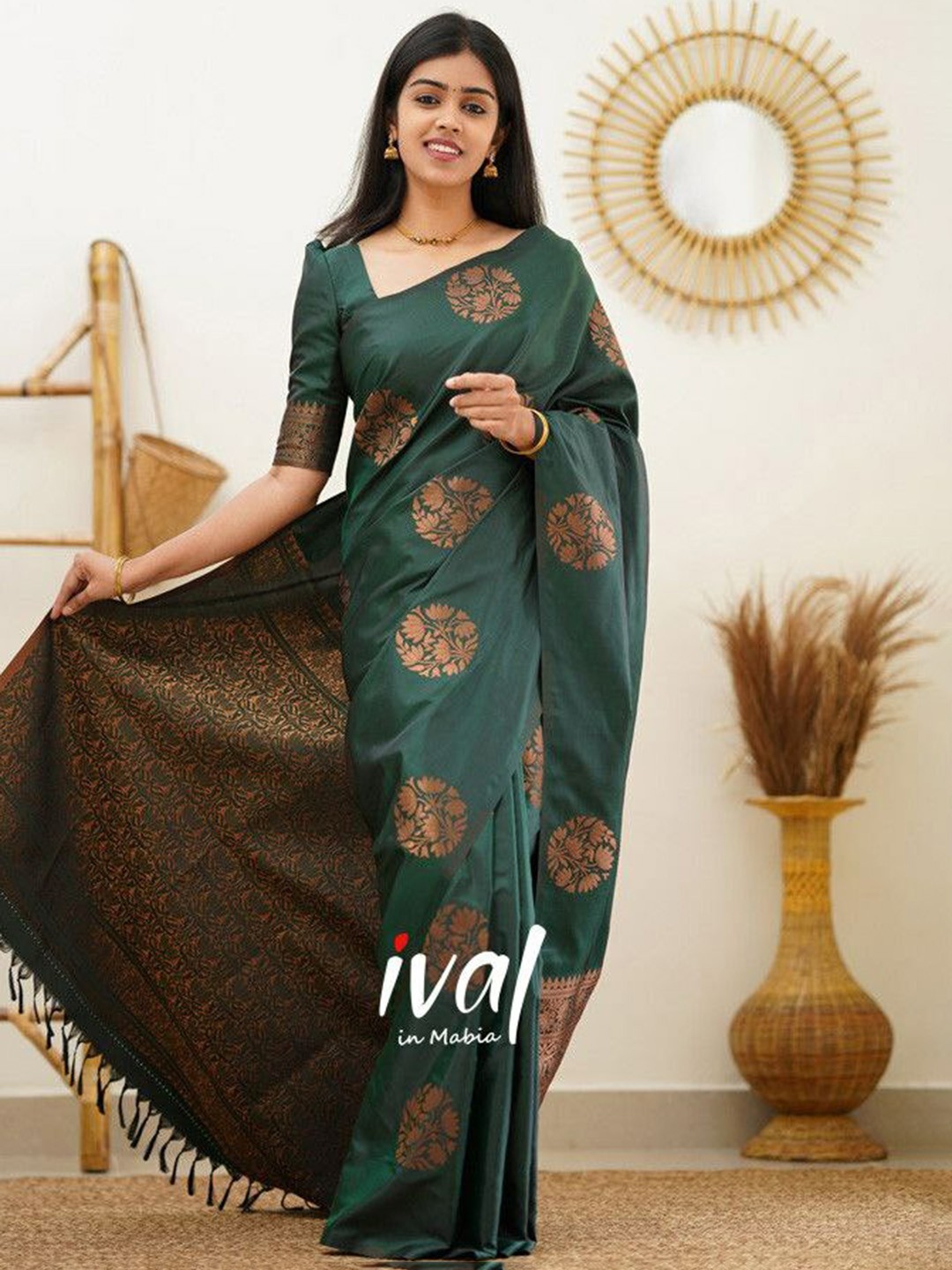 

QENY Woven Design Zari Banarasi Saree, Green
