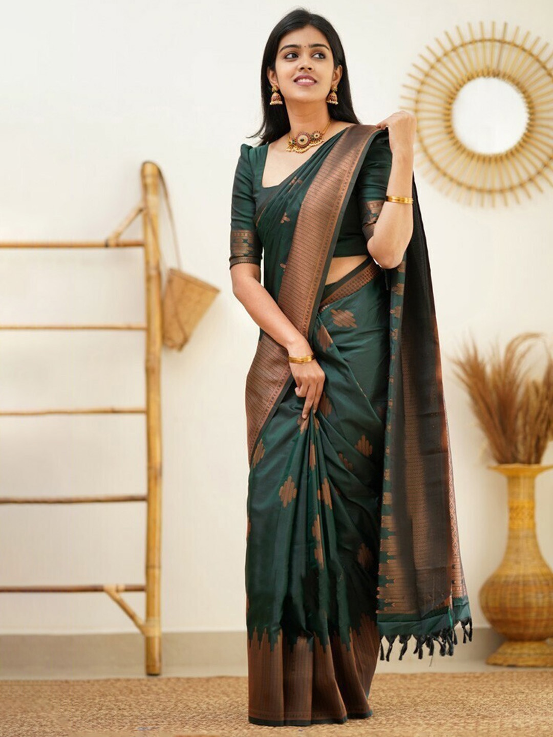 

QENY Woven Design Zari Banarasi Saree, Green