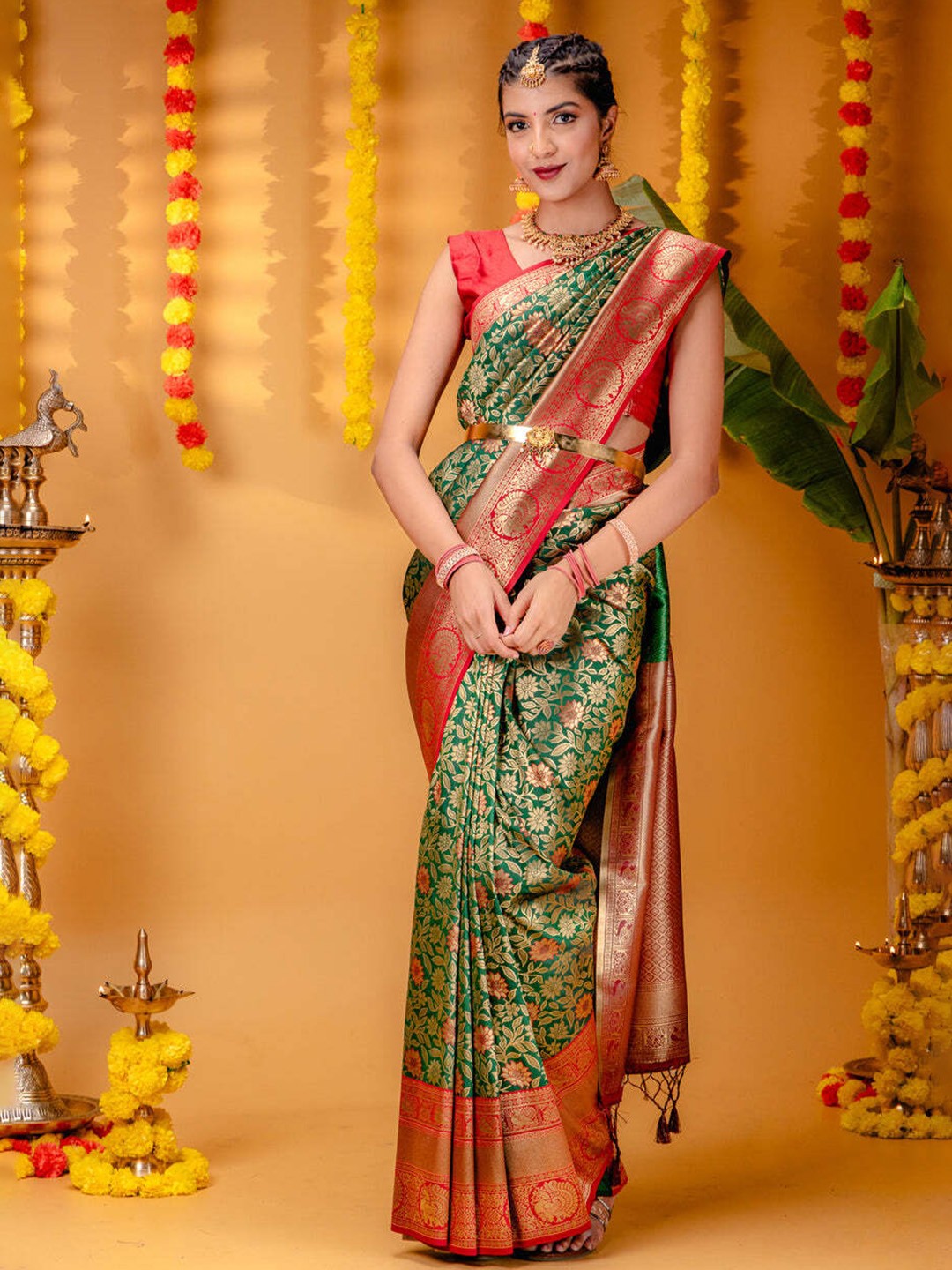 

QENY Ethnic Motifs Zari Banarasi Saree, Red