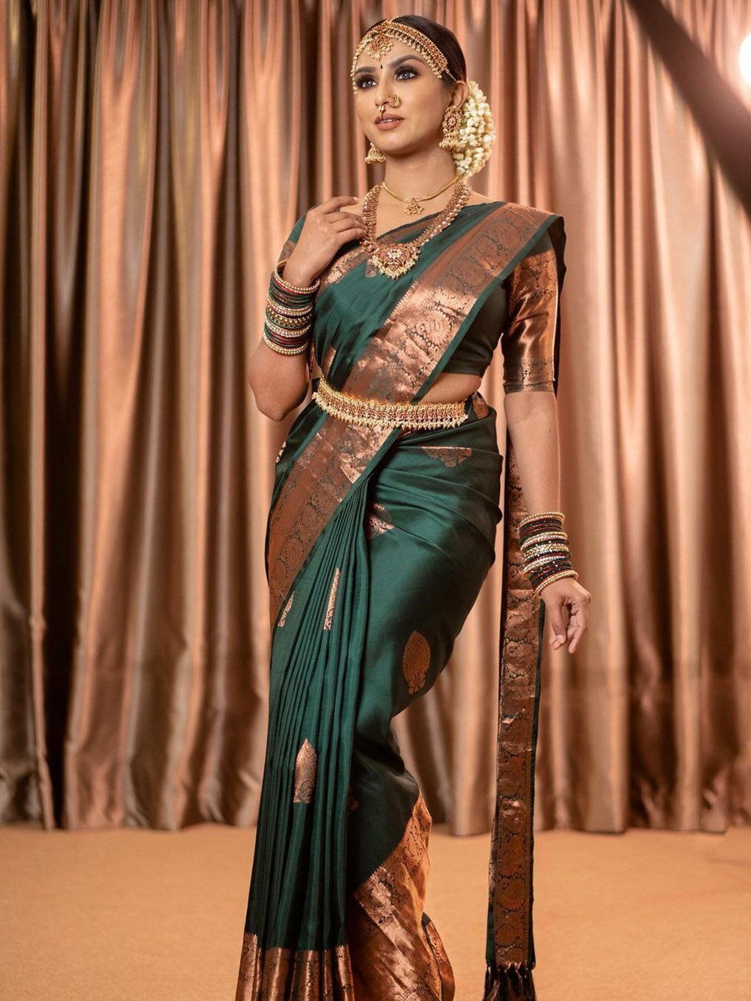 

QENY Woven Design Zari Banarasi Saree, Green