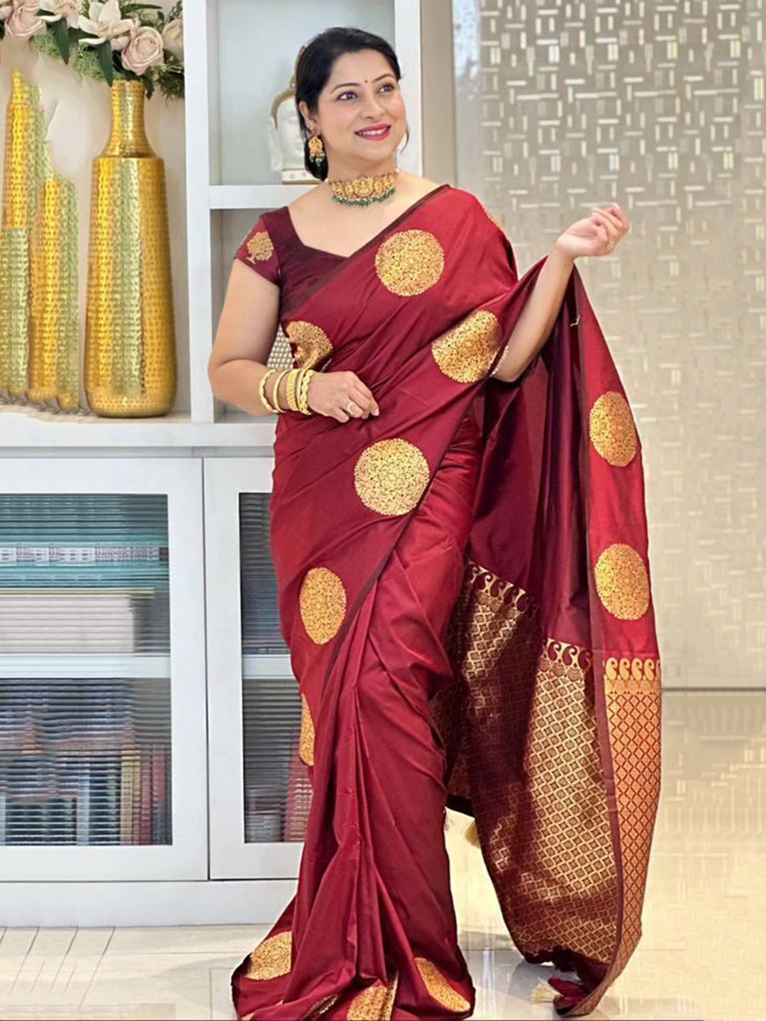 

QENY Ethnic Motifs Woven Design Zari Banarasi Saree, Maroon