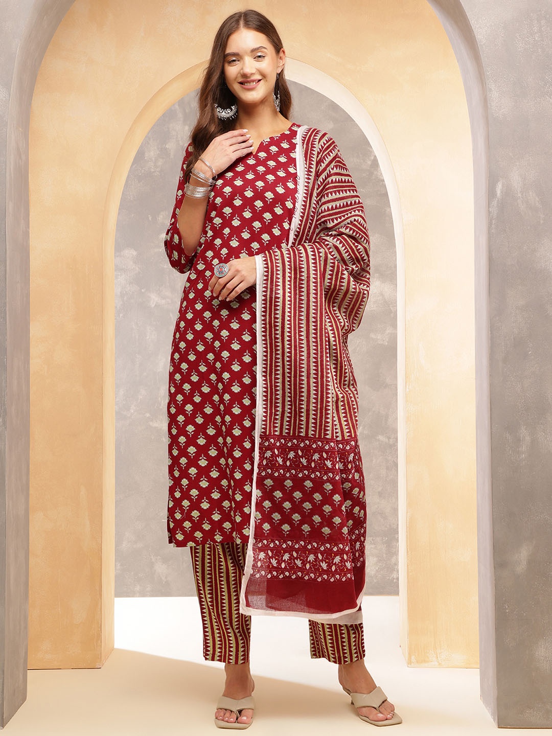 

Anouk Women Floral Printed Regular Kurta with Trousers & With Dupatta, Maroon