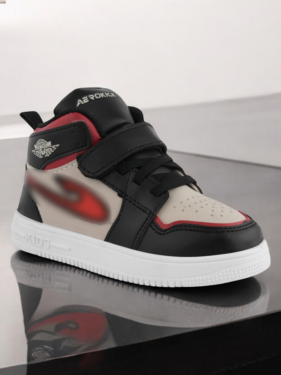 

Lil Lollipop Unisex Colourblocked Round Toe Sneakers, Black