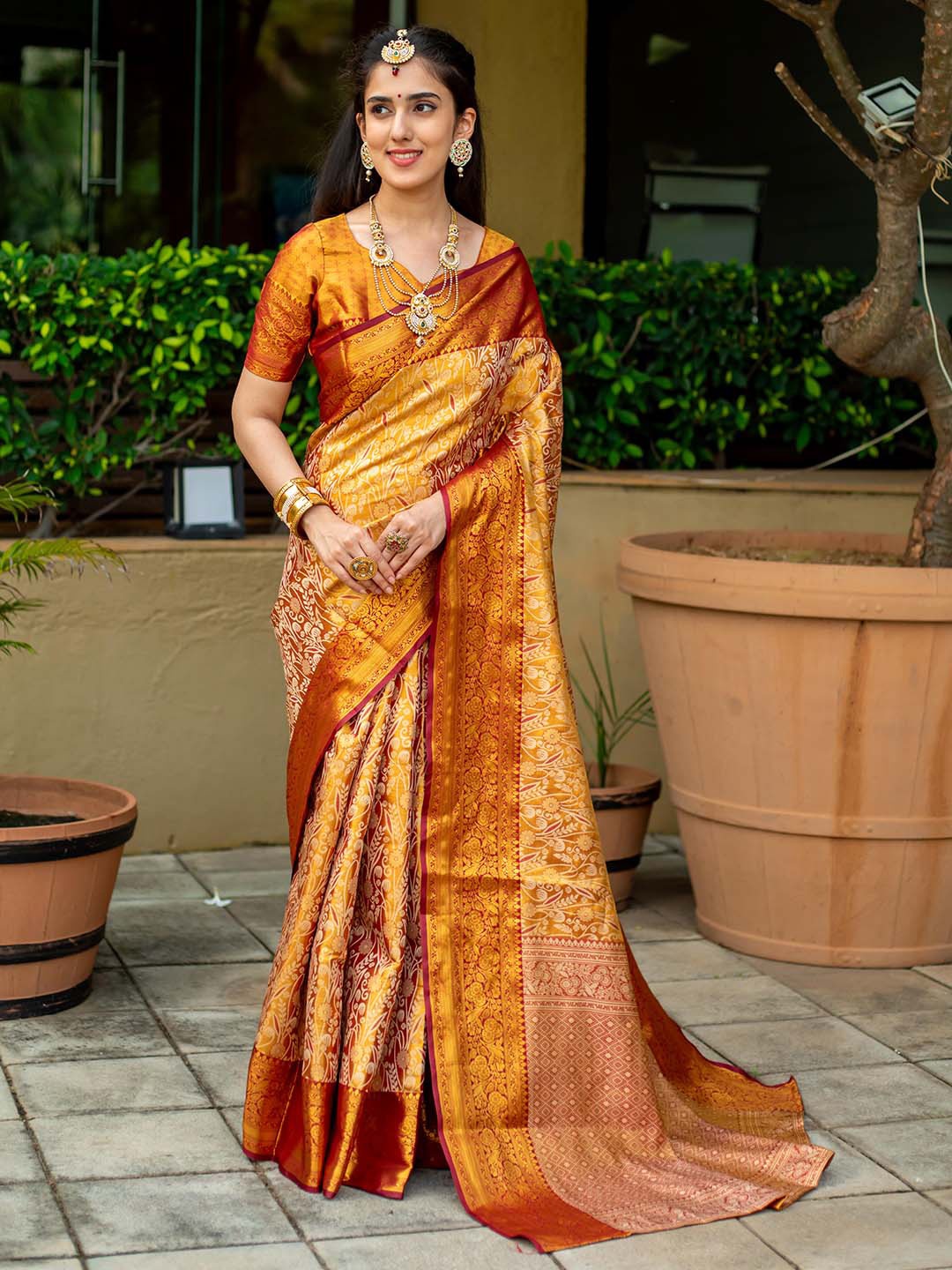 

DrapeMall Woven Design Zari Kanjeevaram Saree, Maroon