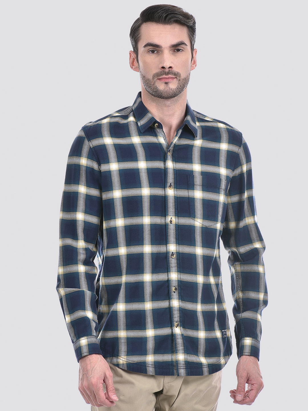 

Numero Uno Men Spread Collar Checked Cotton Casual Shirt, Navy blue