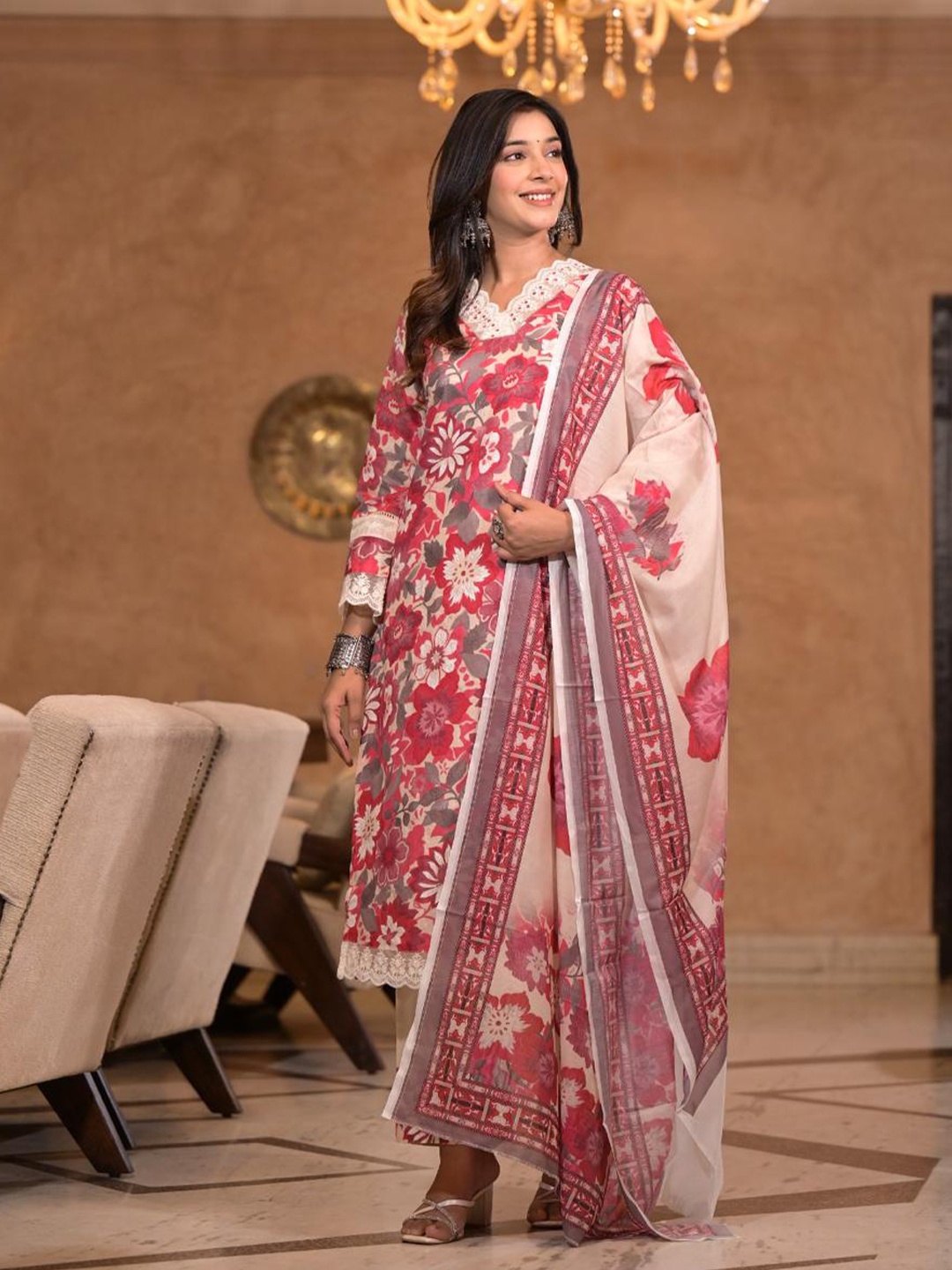 

Nehamta Women Floral Printed Regular Kurta with Trousers & With Dupatta, Pink