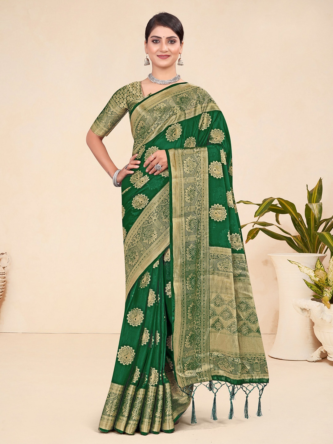 

VARNI FABRICS Woven Design Zari Saree, Green
