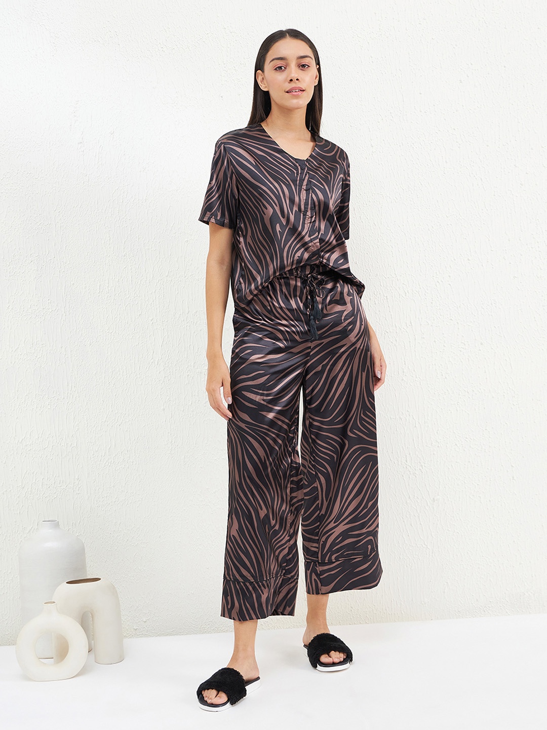 

Sweet Dreams Women Printed Night suit, Black