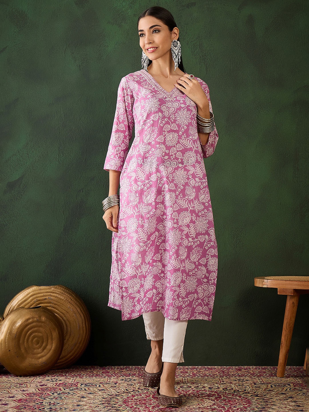 

Vastramyaa Women Floral Printed Mirror Work Kurta, Purple
